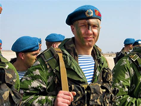 What Troops Wear Blue Berets How To Wear A Beret Military Military Service