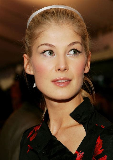 Rosamund Pike Hooded Eyes All About The Lashes Rosamund Pike