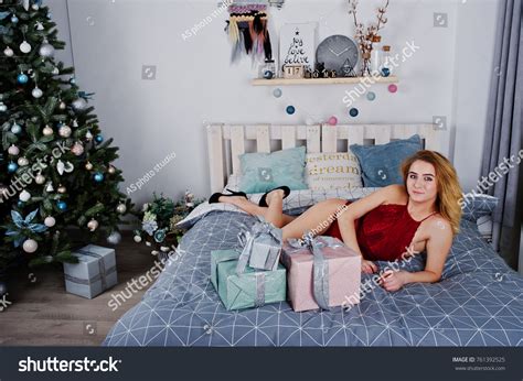 Sexy Blonde Model Red Lingerie High Foto Stock 761392525 Shutterstock