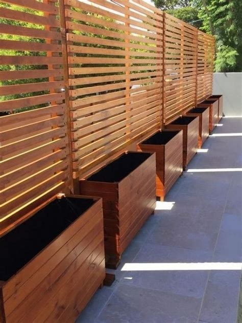 30 Pretty Privacy Fence Planter Boxes To Upgrade Your Outdoor Space