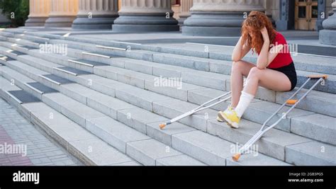 Girl On Crutches High Resolution Stock Photography And Images Alamy