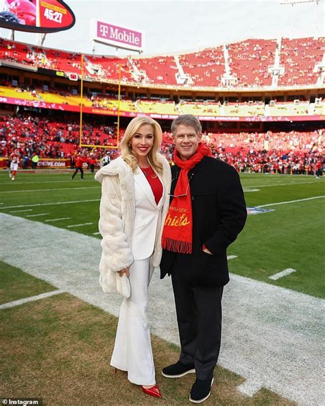 Kansas City Chiefs Owner S Glamorous Wife Tavia Hunt 52 Reveals Her Secrets To Looking Ageless