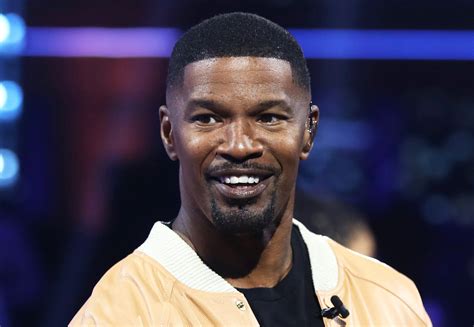 Jamie Foxx Helps Woman In Need While Out And About In Chicago Parade
