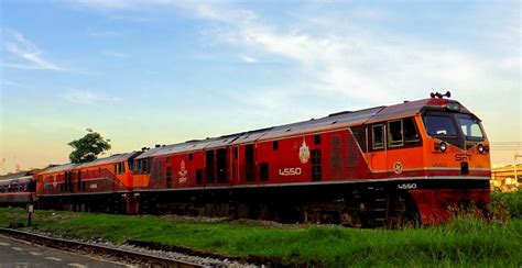 รถไฟไทย # รถจักรดีเซลไฟฟ้า จีอี (GE) รุ่น GEA หมายเลข 4550 / 4556 - YouTube