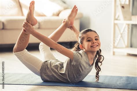 Little Girl Doing Yoga Stock Foto Adobe Stock