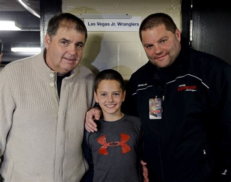 Here's a look at how the world of hockey reacted to his death. Le 56e Tournoi pee-wee de Québec | LaPresse.ca