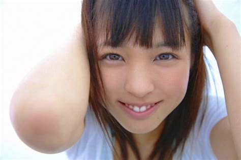 荒井萌エロ画像ショートヘアがとっても似合って可愛い童顔美少女のビキニ写真 放送事故ナビ