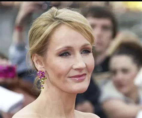 Jk Rowling Sends Feminist Some Champagne After She Heckled Scotland