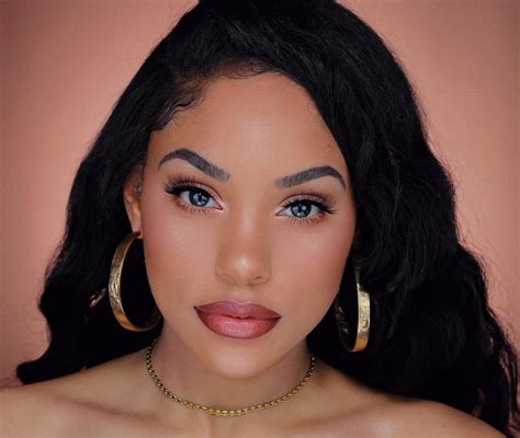 Watch This Glam Look Makeup Tutorial For A Night Out With Two Different 