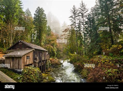 The Cedar Creek Grist Mill In Washington State Stock Photo Alamy
