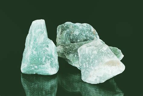 Variscite is a yellowish green to bluish green mineral. A Complete List of Blue Gemstones With Amazing Pictures ...