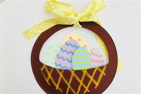 Color an easter egg or make easter art. Easter egg basket with paper plates | Easter Crafts for Kids | Mas & Pas