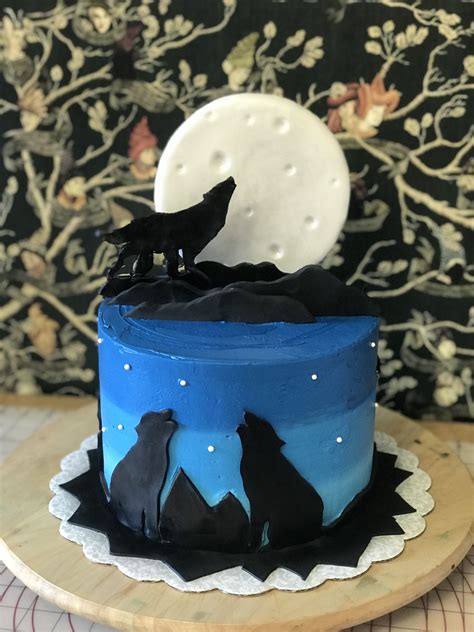 Howling Wolf Cake Wolf Cake Birthday Halloween Party Halloween Cakes