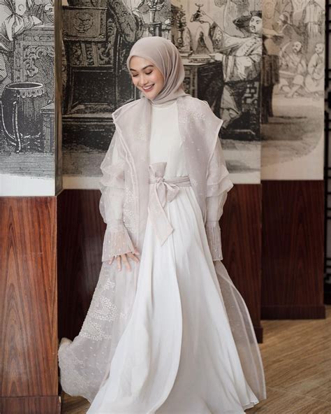 5 Inspirasi Modest Wear Untuk Outfit Santun Saat Idul Fitri
