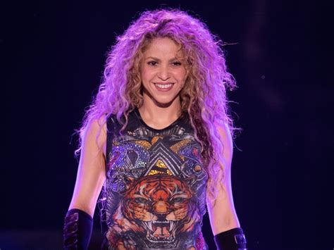 Shakira Revine La Origini Cu O Schimbare De Look Neasteptata Intre Fete