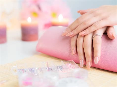 Un manicure glamuroso para las chicas más fashion. ¿Cómo cuidar las uñas postizas? Tips, datos y más