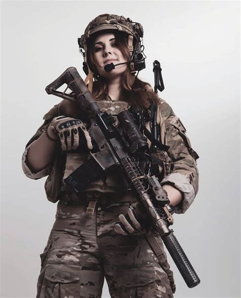 Pin By Chris Bradley On Girls And Guns Girl Guns Military Girl