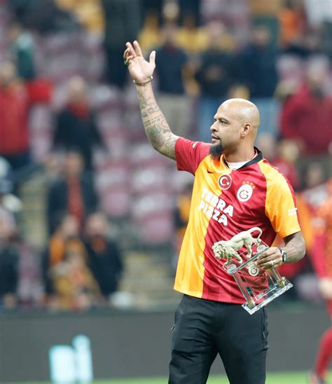 Felipe melo disputó los minutos finales del partido contra santos. De férias, Felipe Melo é homenageado pelo Galatasaray e ...