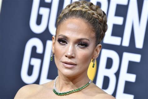 Jennifer Lopez Was A Literal T On The Golden Globes Red Carpet