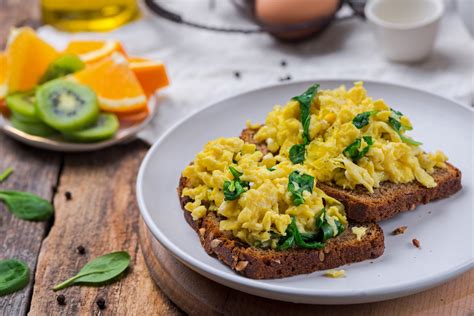 Healthy Scrambled Eggs With Spinach Recipe