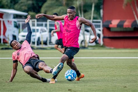 elenco do vitória tem tarde cheia na toca em preparação para encarar o vila nova veja como foi