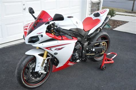 Here are some photos of my 2009 yamaha r1 track/street bike with 2013 electronics (factory traction control) and a ton of other modifications i i love the white/red color schemes for the r1's/r6's! 2009 Yamaha R1 (with 2013 R1 Factory Traction Control) and ...