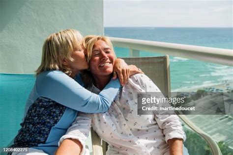 mature lesbian kissing stock fotos und bilder getty images
