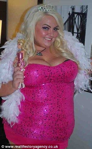 California Plus Sized Woman Earns K Dressing As Barbie Daily Mail