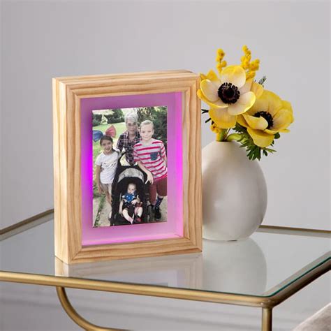This Picture Frame Lights Up When Your Friend Is Thinking Of You