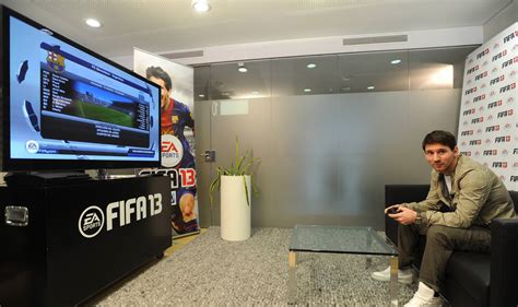 Messi Playing Fifa 13 Fifplay