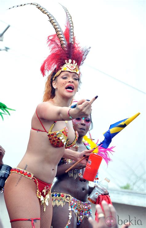 Rihanna Maleducada En El Barbados Kadooment Day Parade Looks De