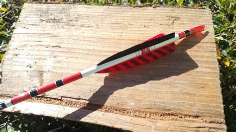 Black Eagle Vintage Crested Traditional Carbon Arrow Id 244up To 34