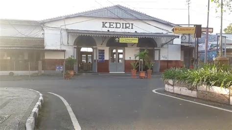 Keliling Kota Kediri Lihat Situasi Pemudik Di Stasiun Kereta Dan Terminal Bus Youtube