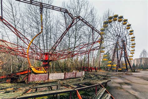 An Abandoned Amusement Park In The Fall With Lots Of Trees And Yellow