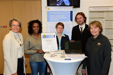 Pölten gibt es einige p+r anlagen, an denen das parken kostenfrei ist und man direkt an das öffentliche verkehrsnetz angebunden ist. NÖ Innovationspreis für FH St. Pölten - St. Pölten