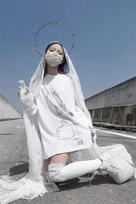 ʚ⠀⠀⠀𝘦 𝘭 𝘭 𝘢⠀⠀⠀ɞ Goth Aesthetic Ulzzang Girl Fashion