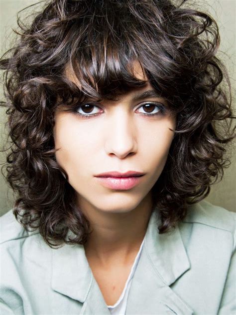 Unique Types Of Haircuts For Frizzy Hair With Simple Style Stunning