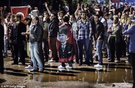 Turkey Protesters Call For Police Chiefs Be Removed As They Present
