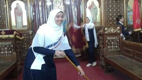 في مصر تقديرا لتضحية قدمها شاب قبطي فتيات مسلمات يبادرن بتنظيف الكنيسة الحل نت