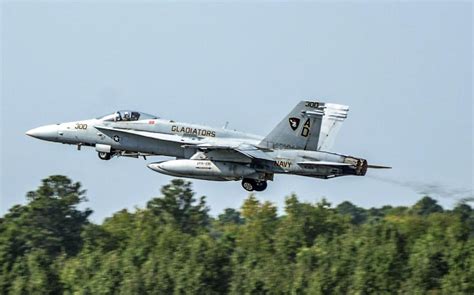 Last Navy Fa 18c Hornet Makes Final Flight Stars And Stripes