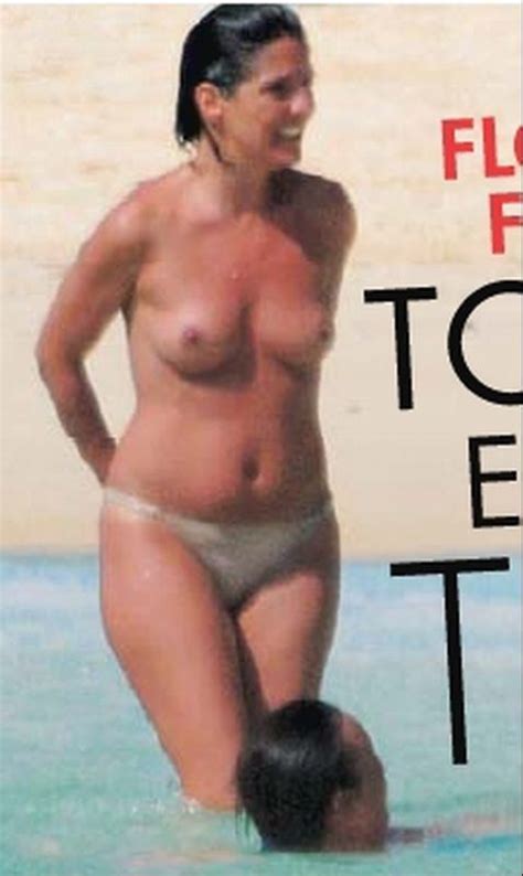 Florence Foresti Nue Dans Plage Topless Sein En Bikini Cloudyx Girl