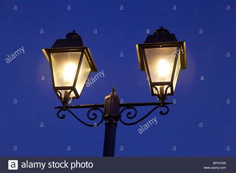 Old Fashioned Street Lights Hi Res Stock Photography And Images Alamy