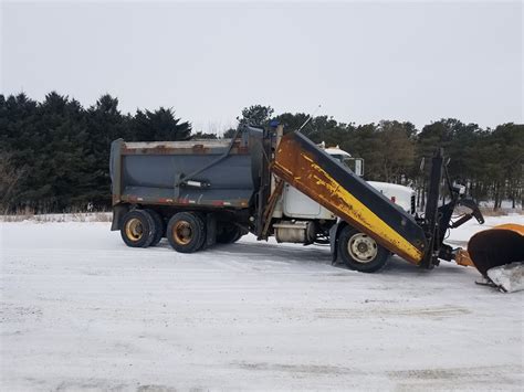 Foto prewed mobil dump.truck : 2003 MACK DUMP TRUCK WITH SNOW PLOW - Oxford Mobile Fleet Service Inc.