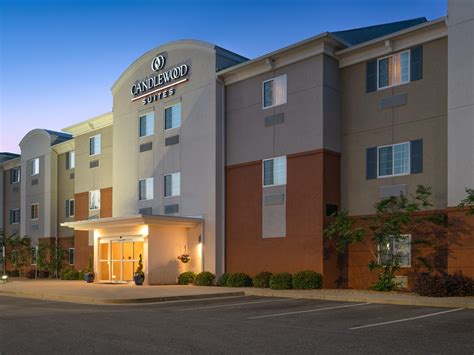 Pet-Friendly Hotel near Auburn University | Candlewood Suites Auburn