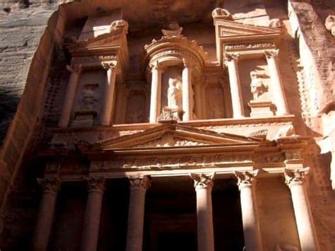 Inside Petra In Jordan Mini Guide Maninio Travels