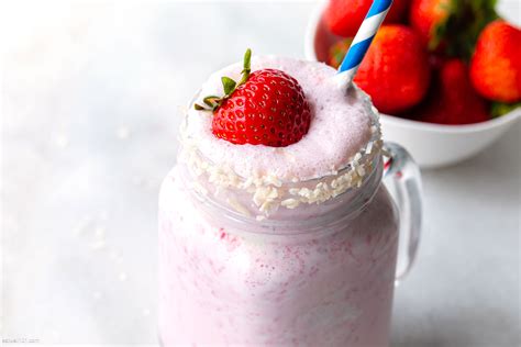 2 Minute Vanilla Strawberry Milkshake Recipe Strawberry Milkshake