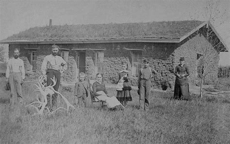 Nebraska Sod House Pioneer Day Pioneer Life Old Pictures Old Photos