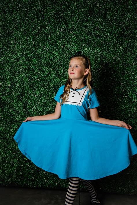 Alice In Wonderland Costume Ideas For The Most Whimsical Halloween Ever