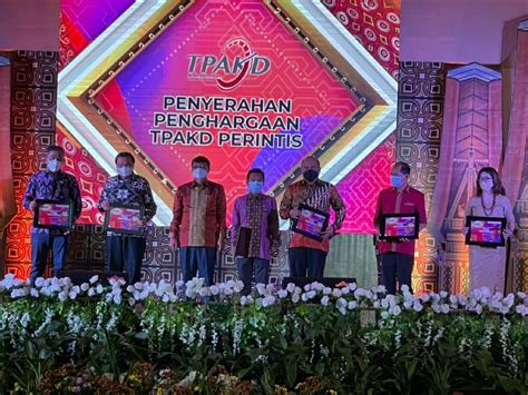 Pemkot Makassar Raih Penghargaan Tpkad Award 2021