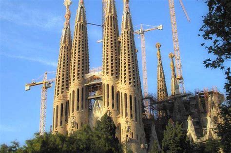 Laden sie lizenzfreie blick von oben auf barcelona vom park guel bei sonnenuntergang. Delfin-Sprachreisen.de : Sprachschulen Barcelona ...